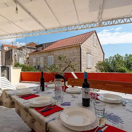 Siri, 1 Min Walk To The *