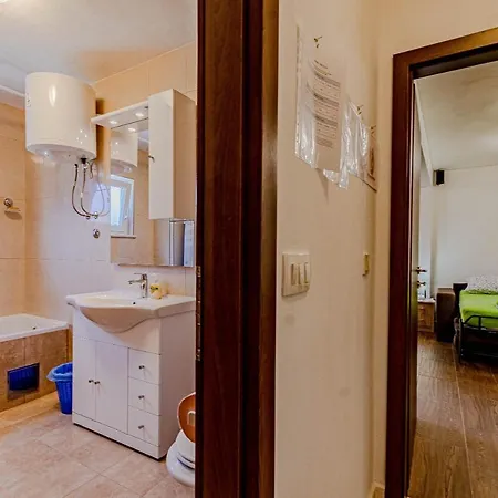 Siri, 1 Min Walk To The *