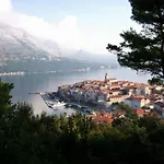 Siri, 1 Min Walk To The Korčula