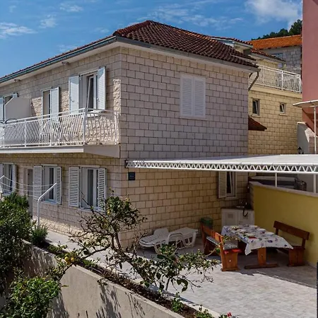 Apartment Siri, 1 Min Walk To The *