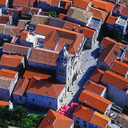 Siri, 1 Min Walk To The *