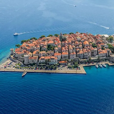 Siri, 1 Min Walk To The * Korčula