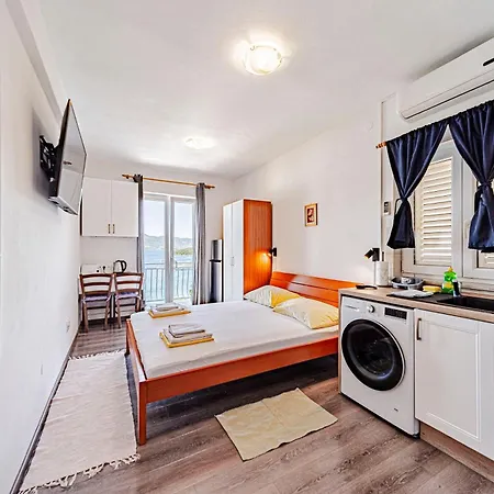 Siri, 1 Min Walk To The Daire *