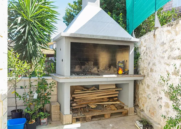 Siri, 1 Min Walk To The * Korčula